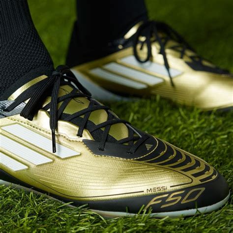 triunfo dorado adidas.